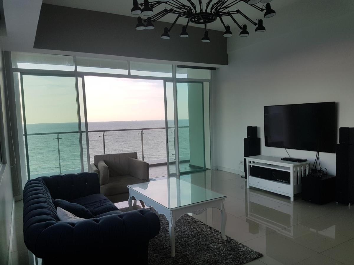 Bay Resort Condominium, 7, Beach-Front Sea View, 6-8 Pax Miri Exteriér fotografie